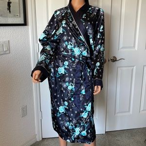 VINTAGE ROBERT LOUIS KIMONO STYLE ROBE. XL/XXL. Blue w/light blue/white flowers